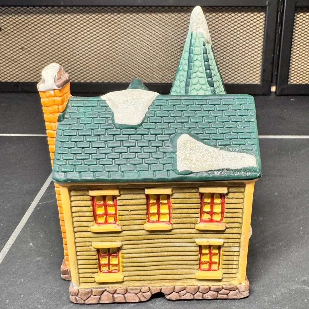 Cobblestone Corners 2002 Christmas Village Victorian House Ceramic Winter Decor